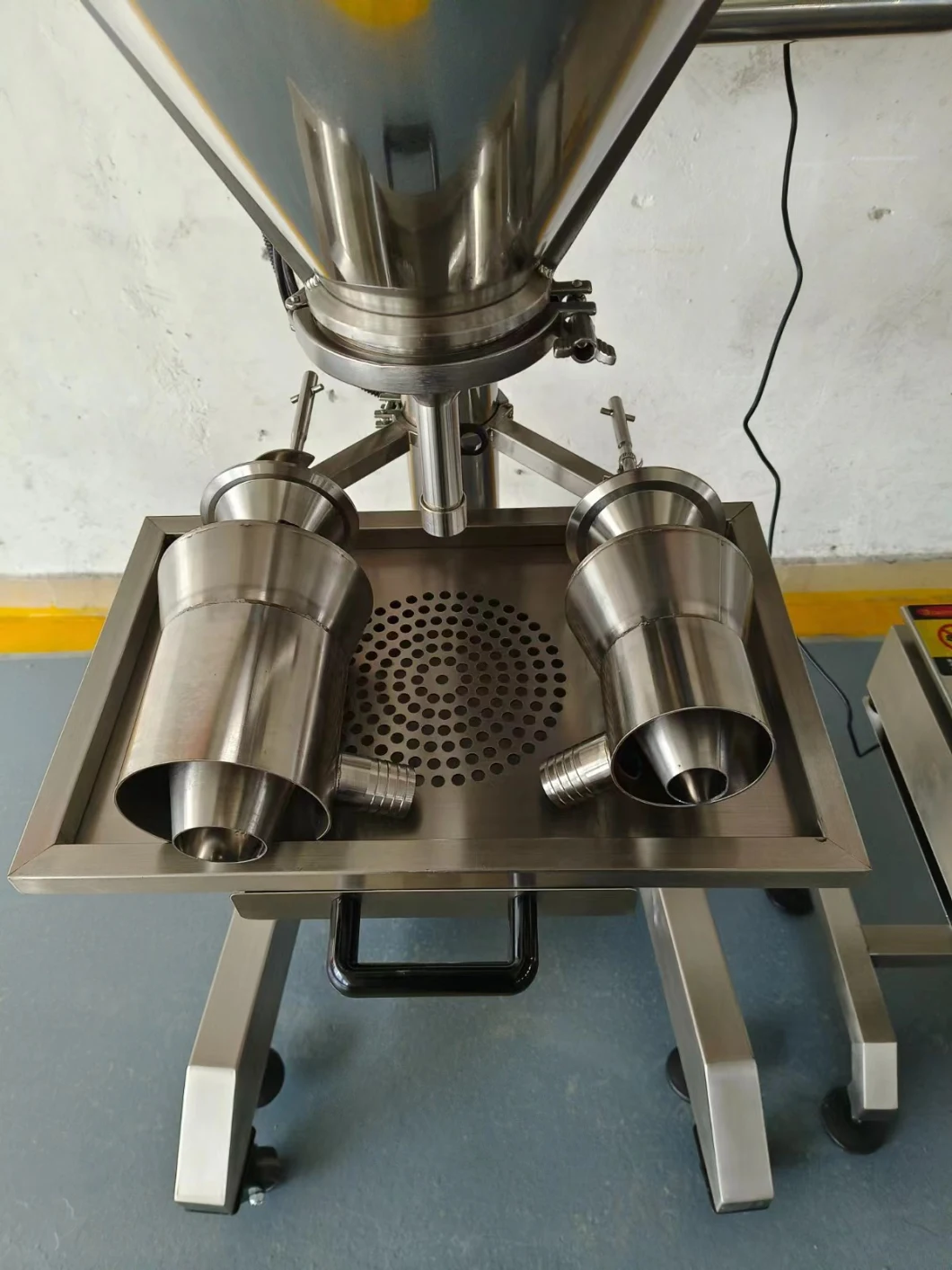 Factory Manufactured Semi Automatic Bottle Pouch Weighted Powder Filling Machine by Auger Screw